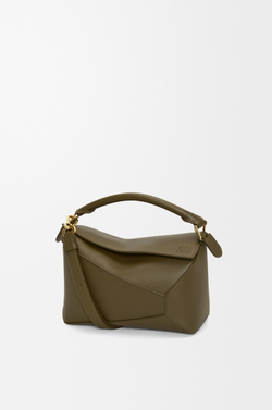 Loewe Маленькая сумка Puzzle Edge из классической телячьей кожи, темный хаки
