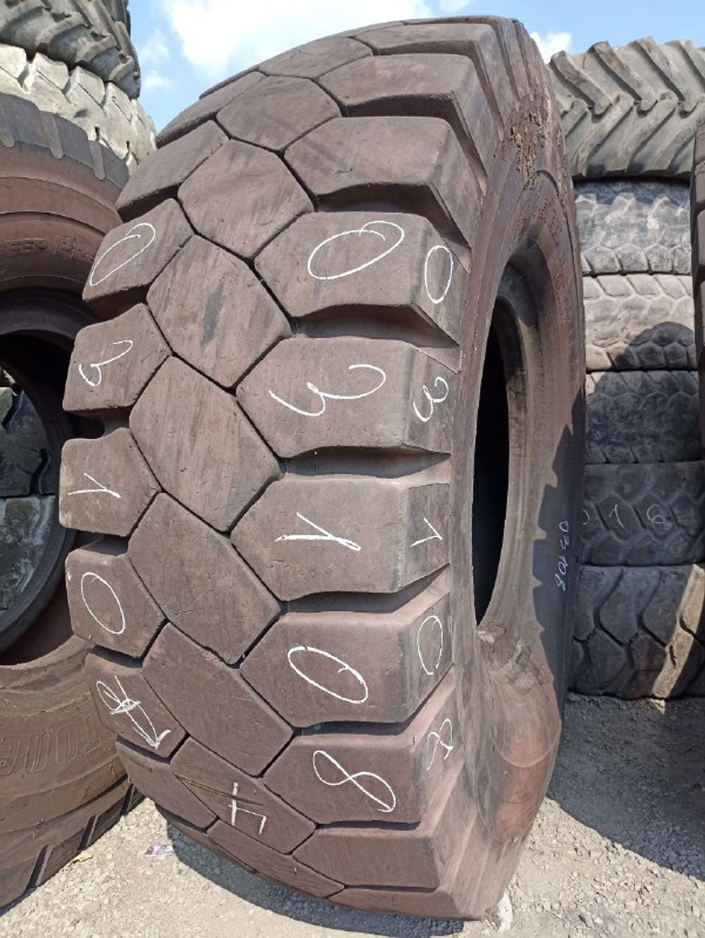 33.00R51 Bridgestone VRDP шина б/у