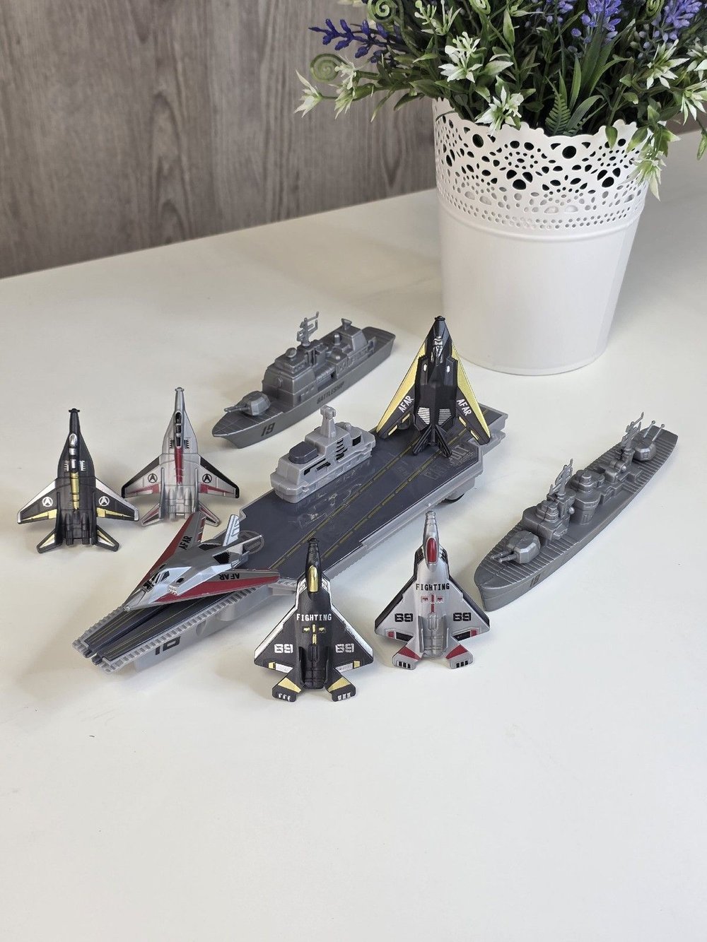 Игрушка Авианосец с самолетами в комплекте размер 29х21х7см (200636207)