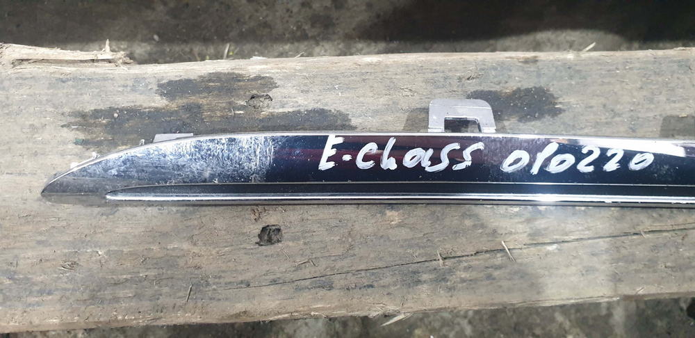 Молдинг решетки радиатора Mercedes E (W213) 16-20 Б/У Оригинал A2138880173
