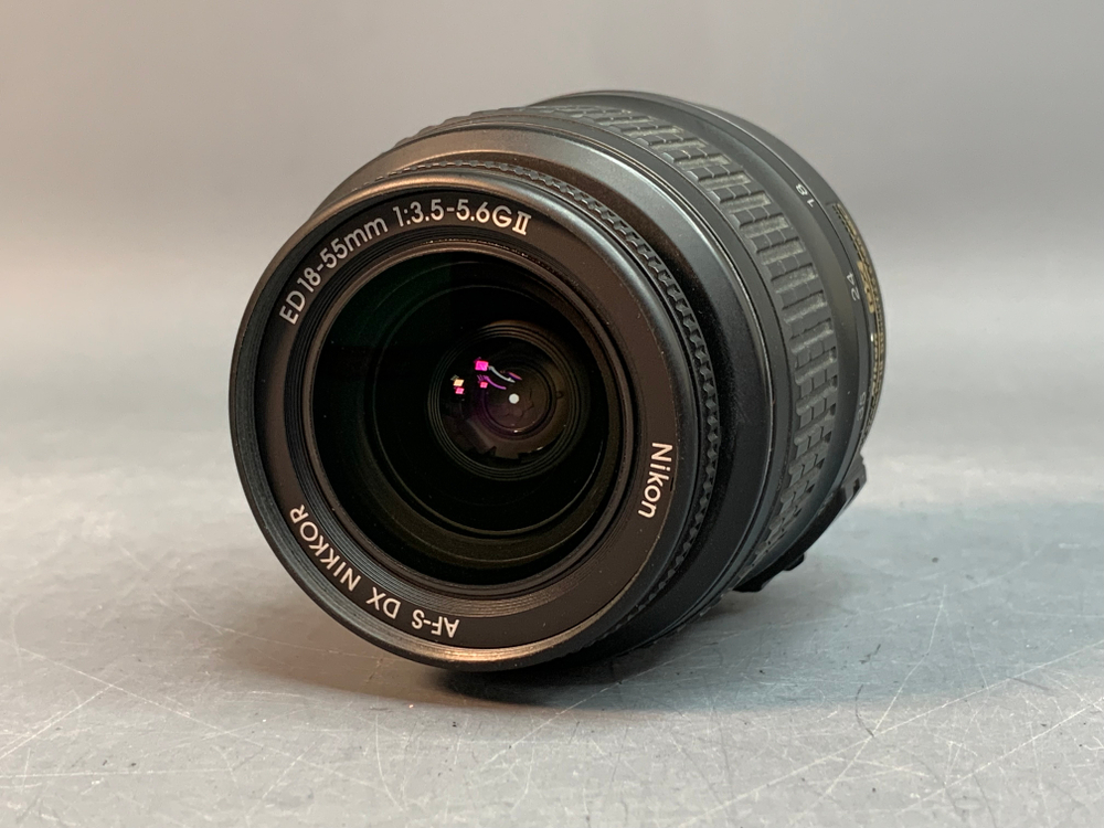 Nikon D40 kit 18-55mm 3.5-5.6G II ED 8.800 кадров