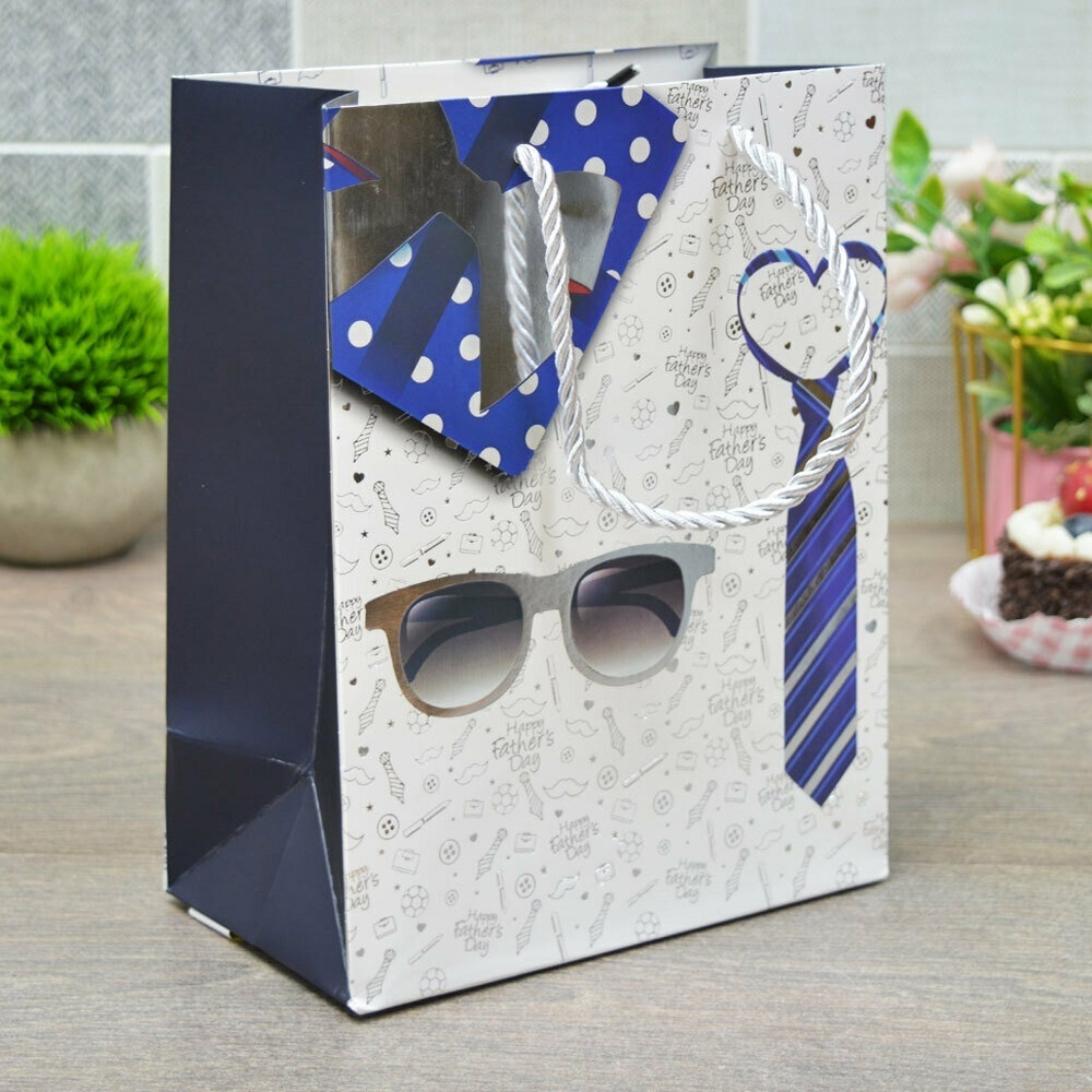 Пакет бумажный 18*23*10см с ручками, с тиснением "Мужской" микс 49