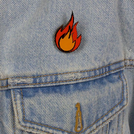 Деревянный значок. HOTTEST