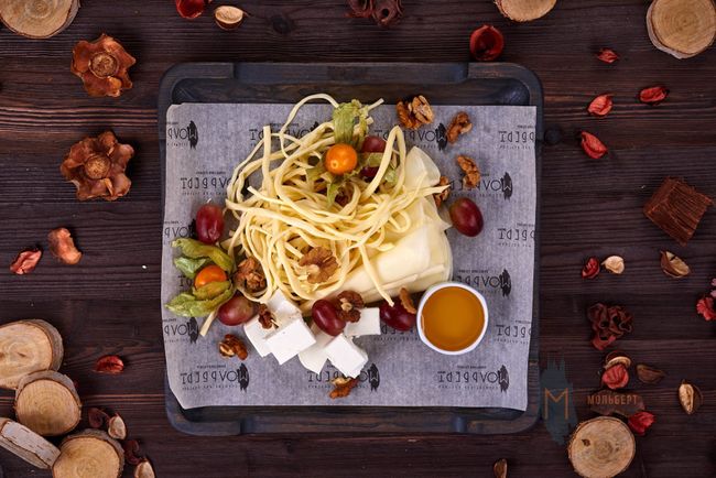 Ассорти восточных сыров, 400 г