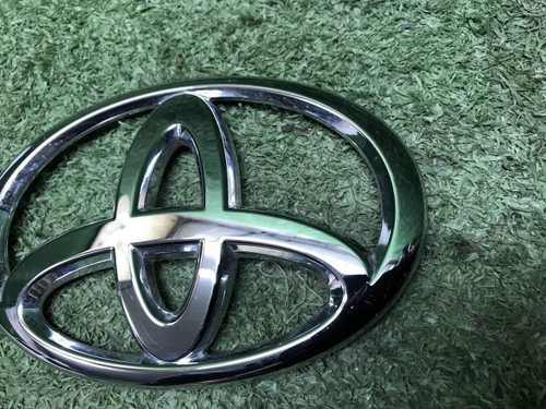 Эмблема крышки багажника Toyota RAV4 5 XA50 18-нв