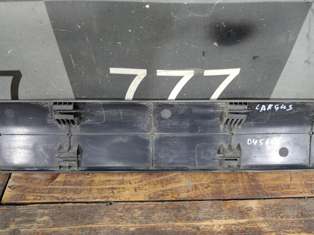 Накладка двери передней правой LADA Largus 12-нв Б/У Оригинал 8450000408