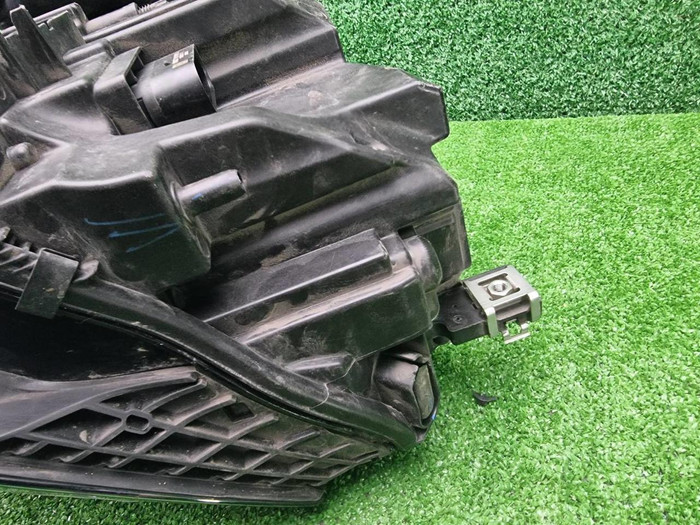 Фара правая Audi Q5 2 80A (2017-2020) LED