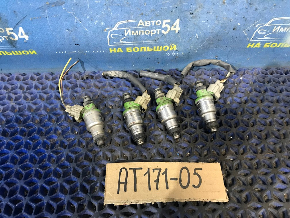 Форсунка топливная TOYOTA CARINA 1990