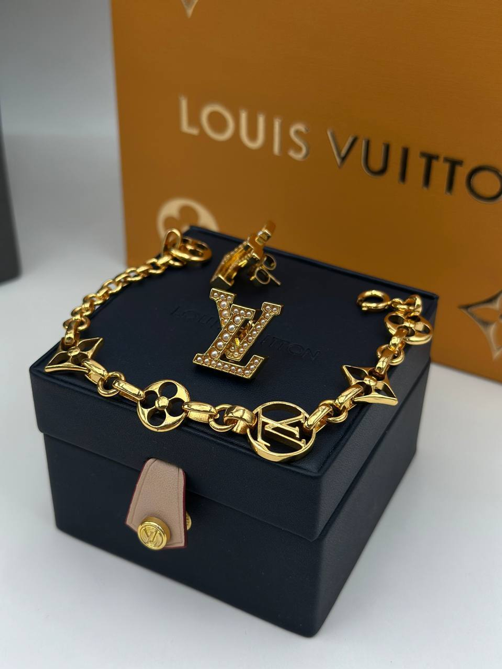 Серьги Louis Vuitton