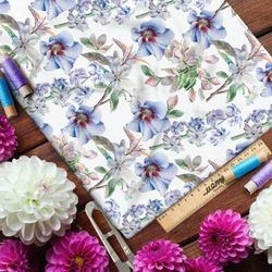 Ткань габардин лён и колокольчики на бежевом фоне