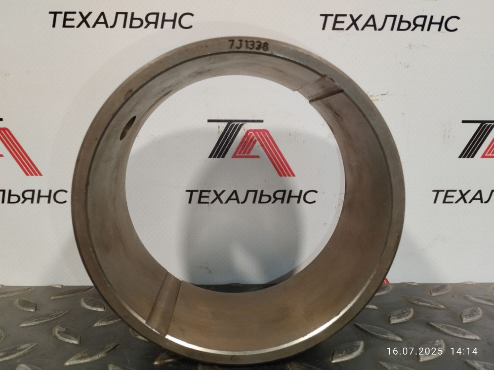 Втулка 7J-1338