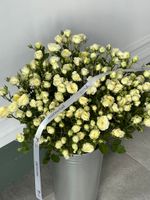 АКЦИЯ - светло-желтая кустовая роза - цена действует при заказе от 25шт