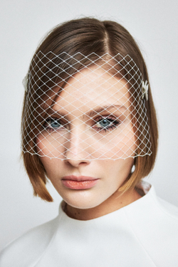 Вуаль белая на заколках