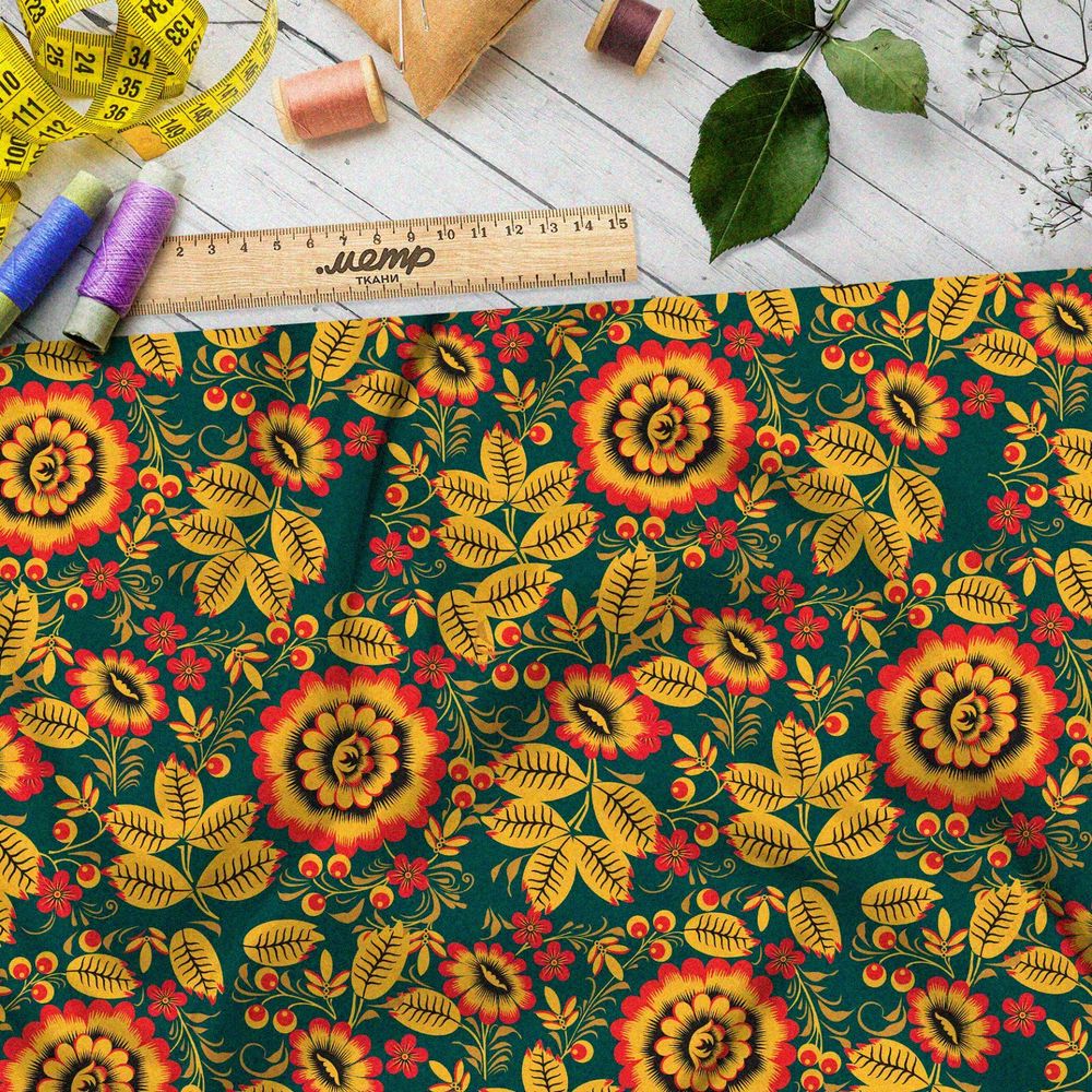 Ткань габардин хохлома из небольших подсолнухов на зелёном фоне