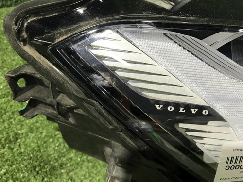 Фара правая Volvo XC60 2 (2017-2021) LED