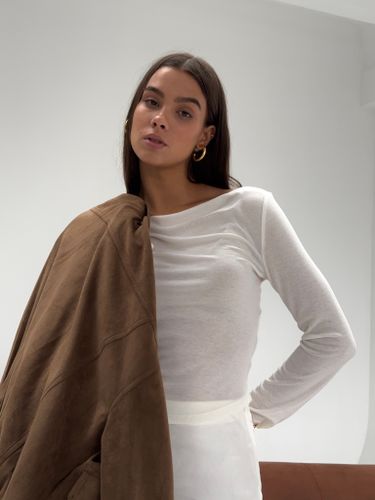 Белая короткая юбка с кружевом