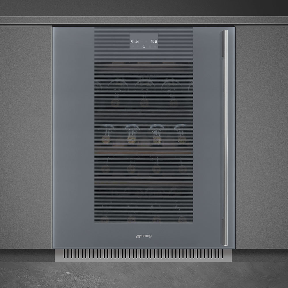 Холодильный шкаф для вина Smeg CVI138LS3 в интерьере