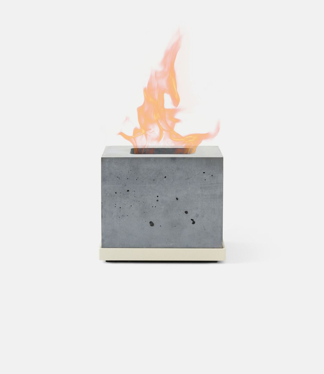 Flikrfire Fireplace Square Almond — портативный камин из бетона