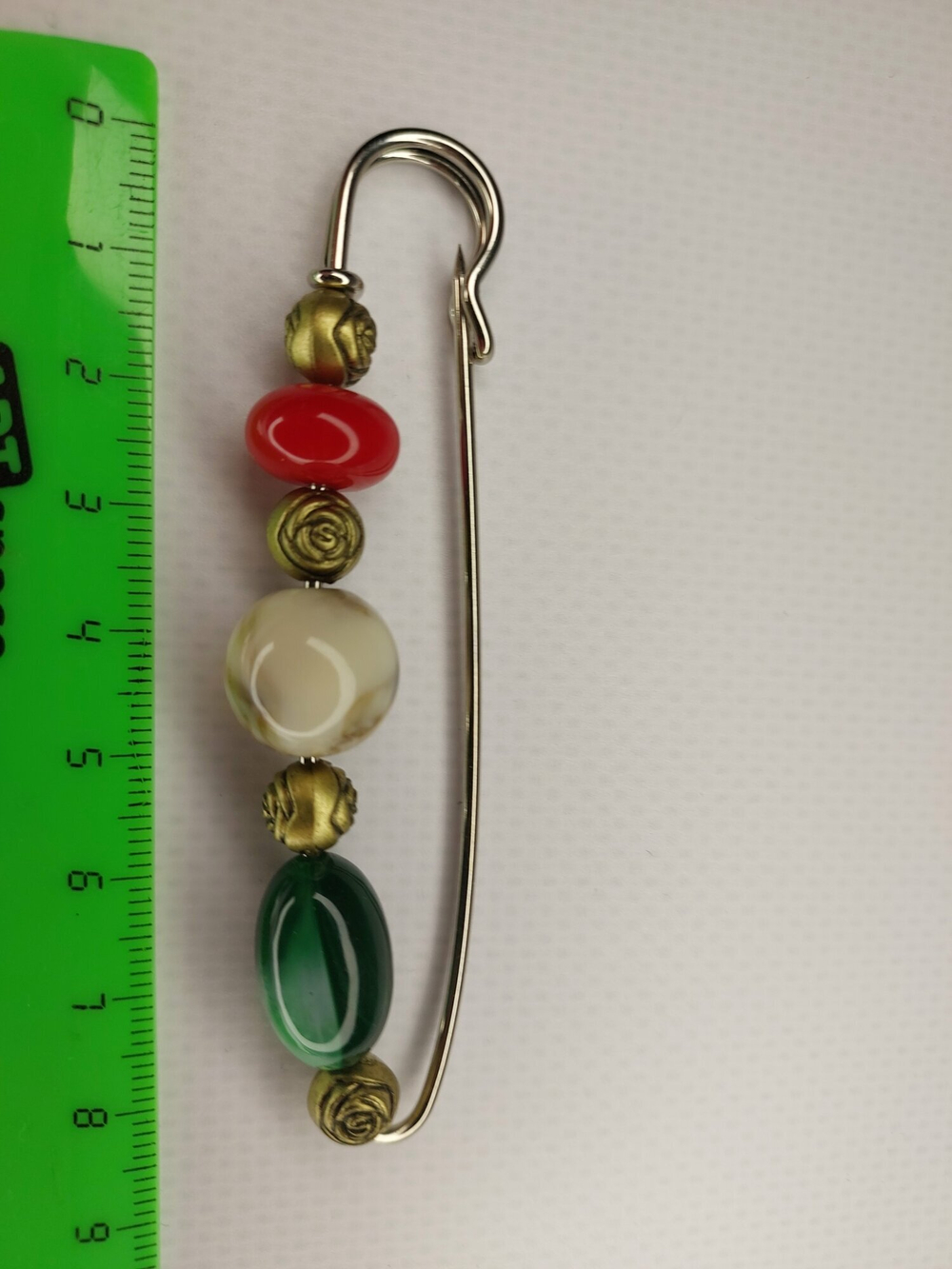 Булавка брошь "Морские камешки. Розочка" для кардигана, пальто, платков, шарфа, костюмов, одежды. Цвет красный серый чёрный