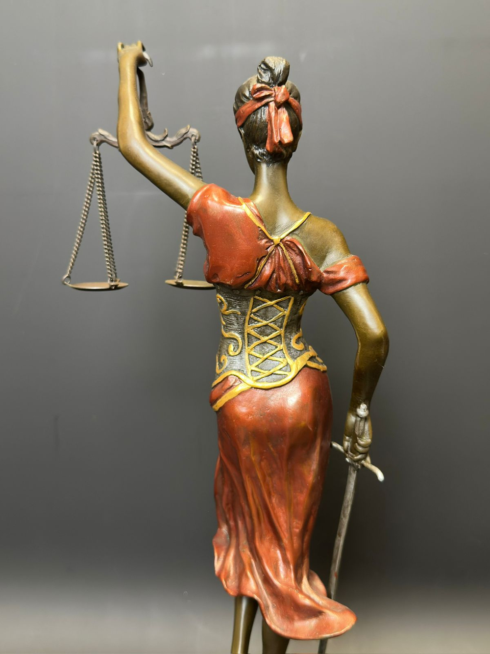 Бронзовая скульптура «Фемида — Богиня правосудия»