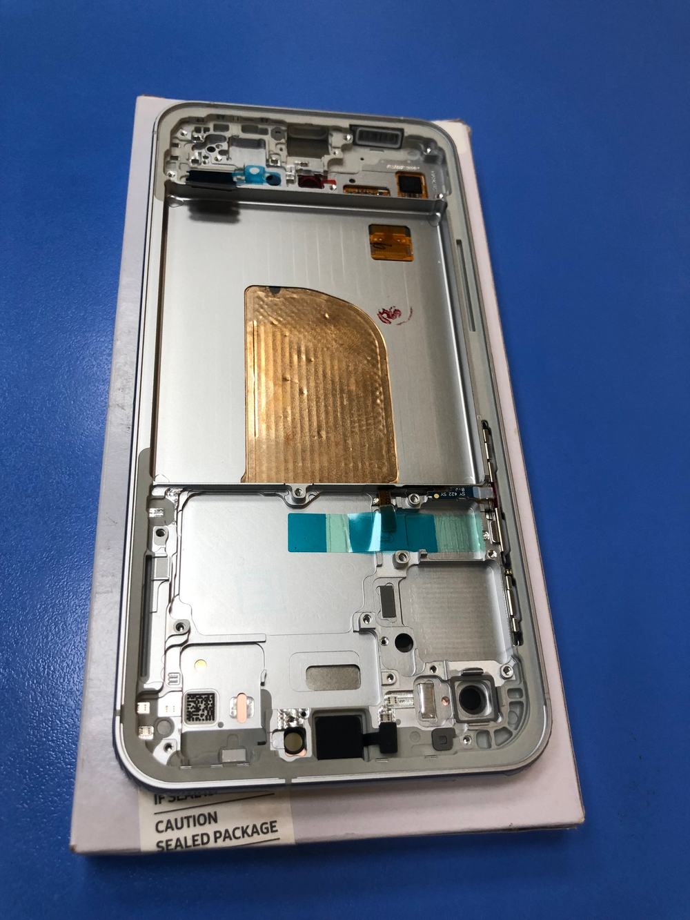 Дисплей в сборе с тачскрином и рамкой белый для Самсунг S711 Galaxy S23 FE Оригинал