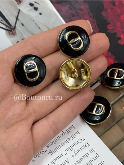 Пуговицы Ди. золото черная эмаль