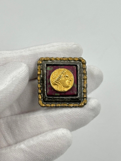 Накладка на пуговицу в античном стиле