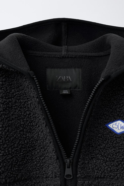 ZARA КУРТКА ИЗ ИСКУССТВЕННОЙ ОВЧИНЫ С КАПЮШОНОМ, ТЕМНЫЙ АНТРАЦИТ