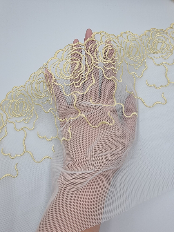 Вышивка на сетке белый/светло-желтый К773 левая