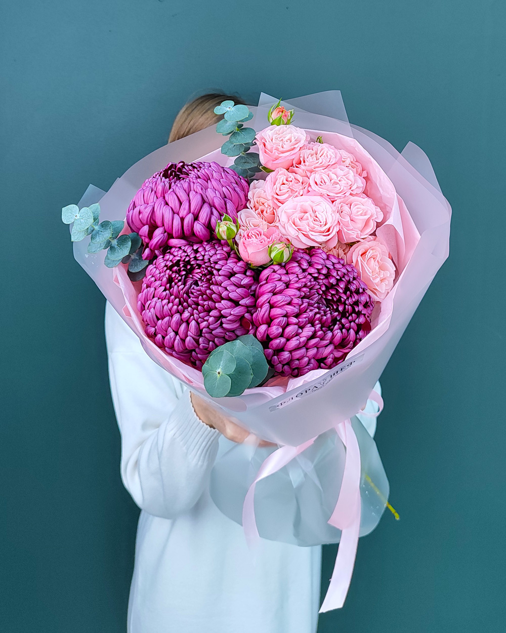 Букет из кустовой розы Бомбастик и хризантема Бигуди(00388)