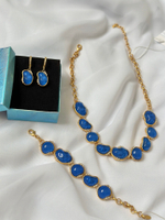 Колье из синей ювелирной смолы с кристаллами, фурнитура золото