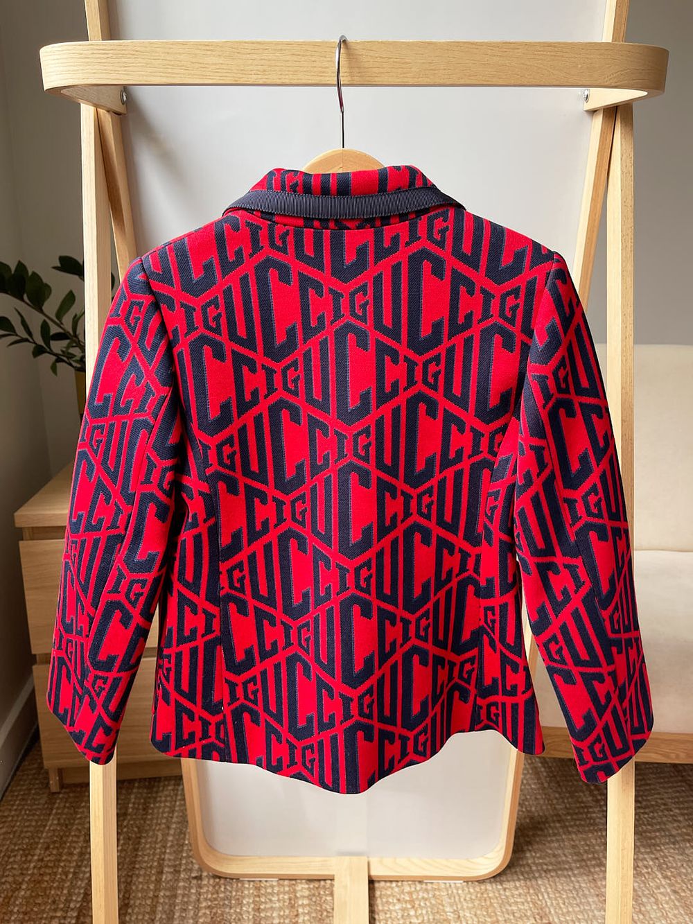 новый пиджак Gucci, 116