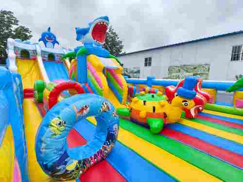 Надувной батут с горкой "Акула" 17х7х7 м без скалодрома 2