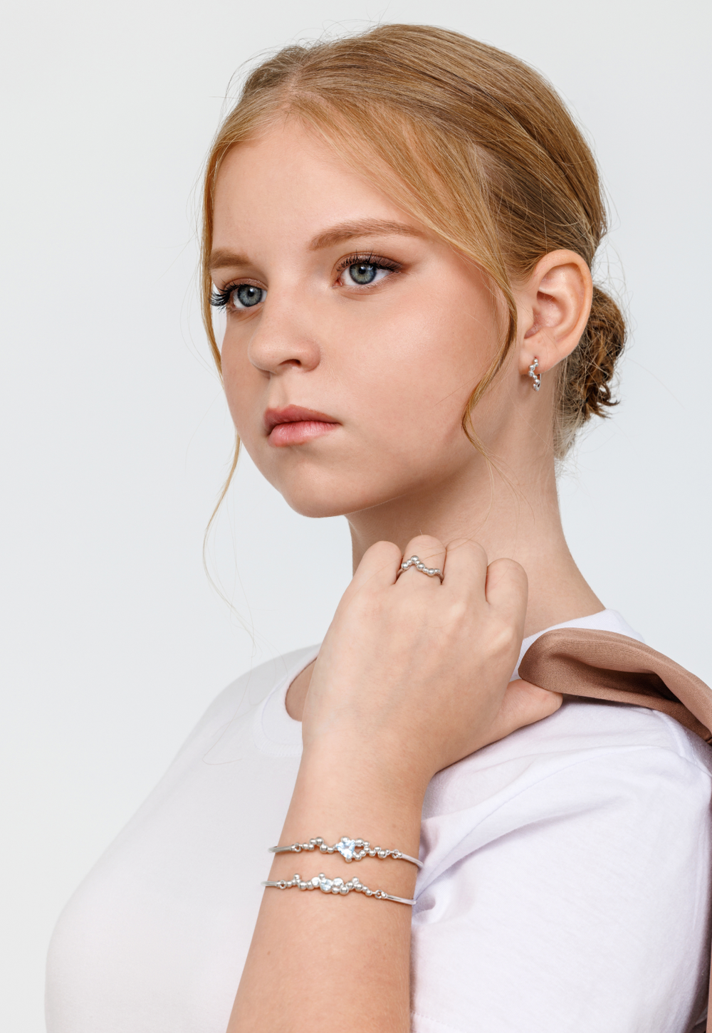 Браслет из серебра со вставками из выращенной шпинели