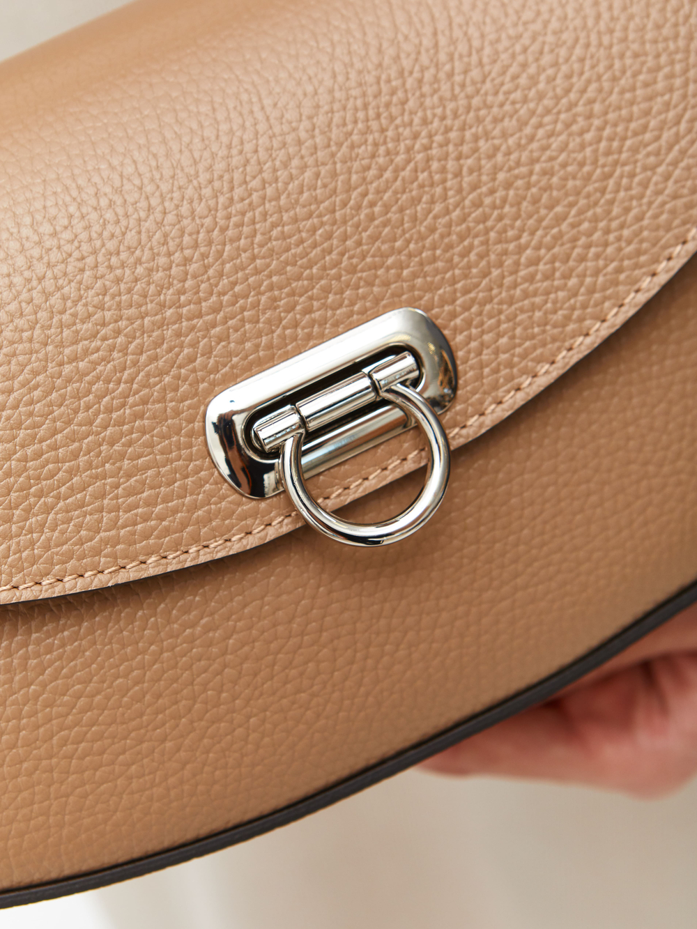 Сумка кожаная на плечо кросс-боди капучино