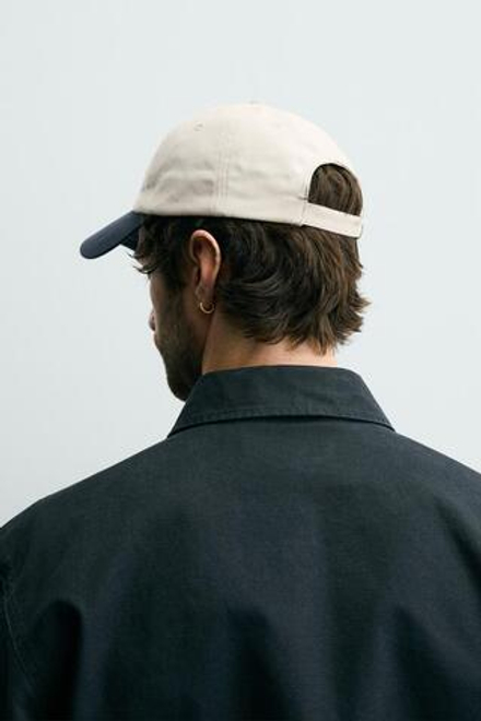 ZARA КЕПКА С ВЫШИТОЙ НАДПИСЬЮ, ЭКРЮ