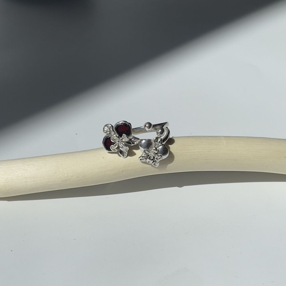 Кольцо Орхидея двойное с вишневым янтарем