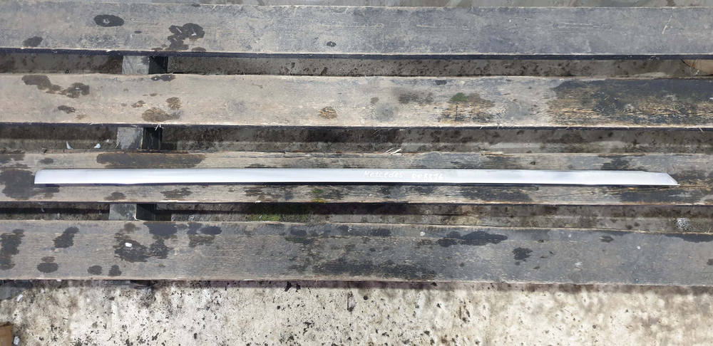 Молдинг двери передней правой Mercedes S (W222) 13-20 Б/У Оригинал A2226900680