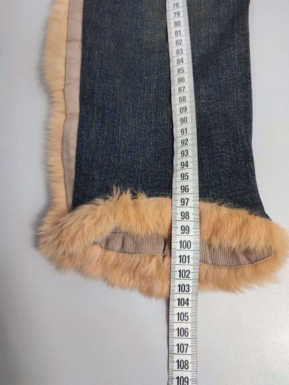 Джинсы с меховыми лампасами 46 размер