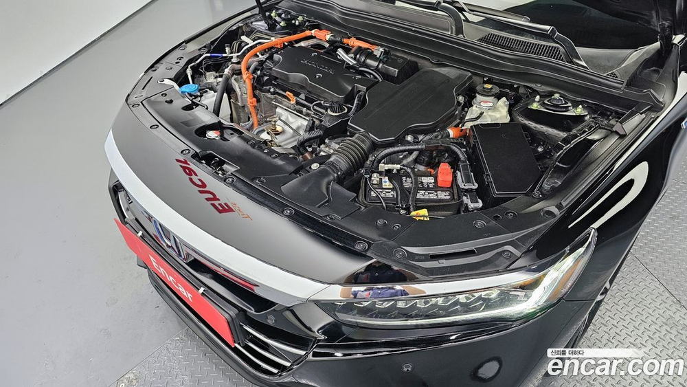 Honda Accord 10 Generation 2.0 Hybrid Touring (04.2022)