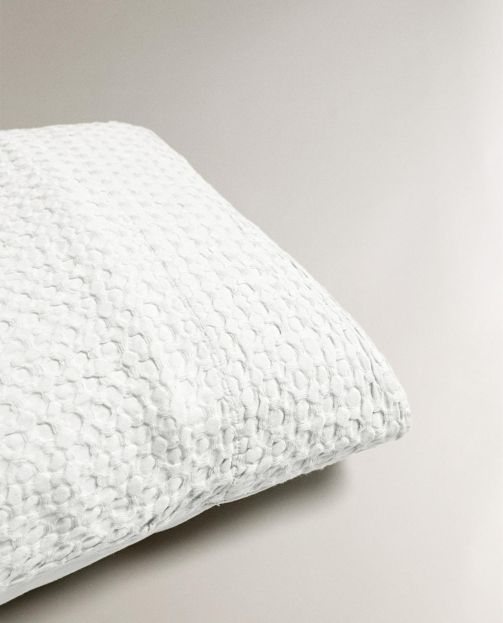 Zara Home - Наволочка с вафельной текстурой 60x60 см