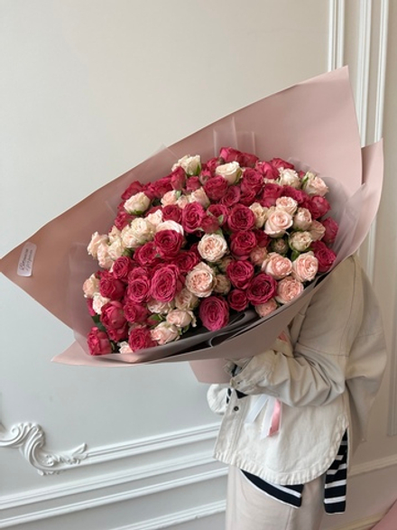 Букет из микс 51 пионовидных кустовых пионовидных роз