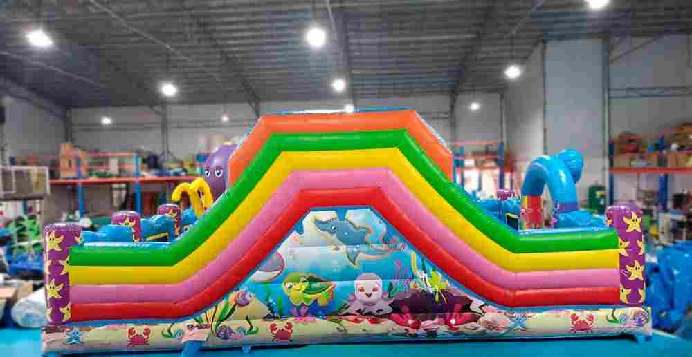 Коммерческий надувной батут "Золотая рыбка" 10*8*3,8 м.