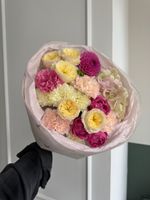 Букет сборный из гортензии, кустовых пионовидных роз, диантусов и георгин