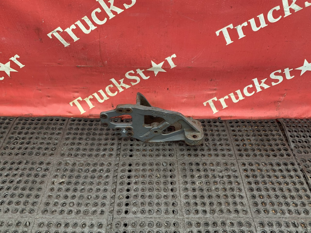 Кронштейн рессоры передней левый