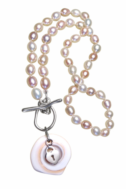 колье из жемчуга с подвеской