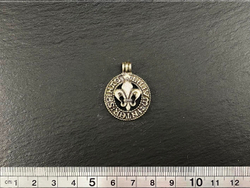 Подвеска. Лилия