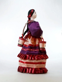 Кукла фарфоровая Водоноска-казачка