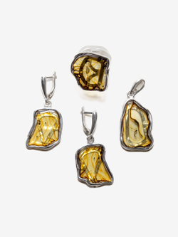 Уникальный комплект из серебра с цельным Калининградским янтарем, серебро 925 пробы