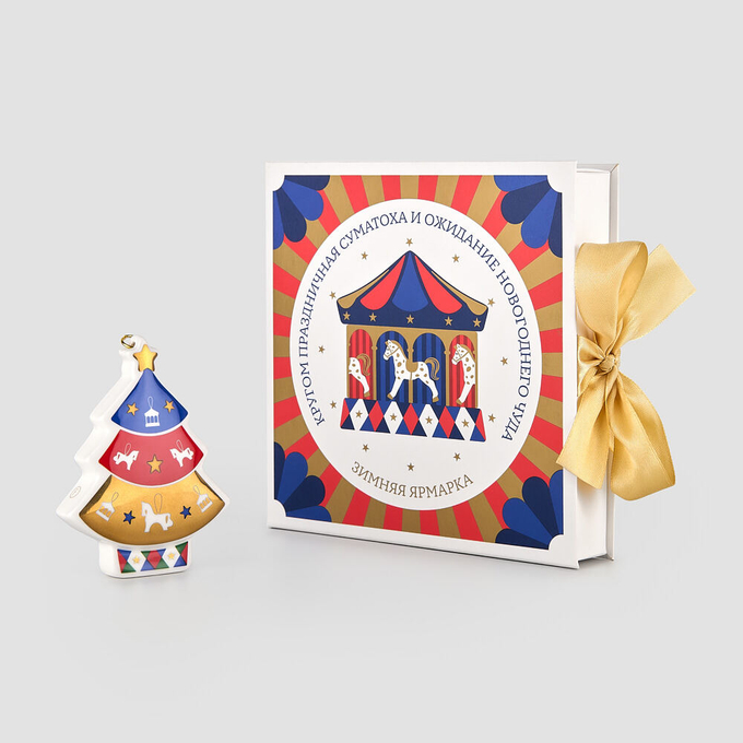 Елочная игрушка Farforite «Зеленая елочка / Зимняя ярмарка» в подарочной коробке